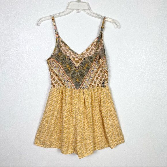 Xhilaration Yellow Floral Boho Sleeveless Romper Playsuit - Picture 2 of 4
